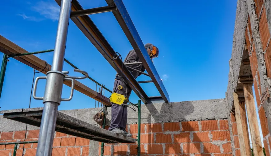 Lanús Gobierno continúa con las obras en distintas escuelas públicas del distrito