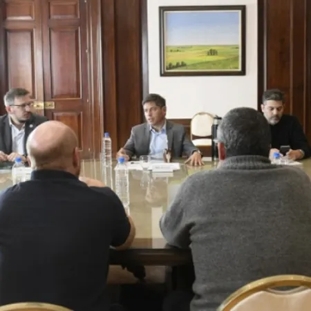 Kicillof y Cuattromo firmaron convenios con municipios para la compra de bienes de capital