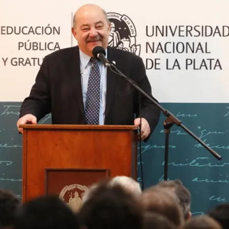 Fernando Tauber formalizó su postulación a la presidencia de la UNLP