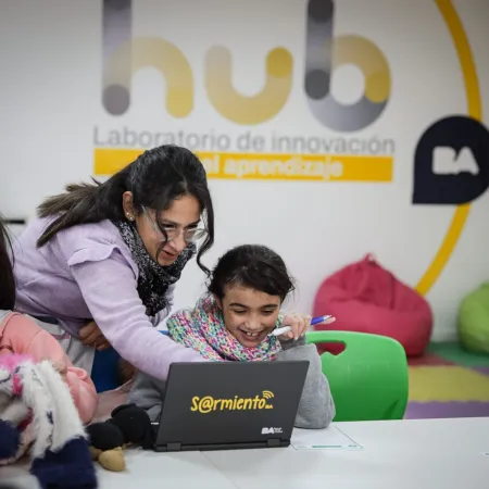 Innovación educativa: la Ciudad inaugura un HUB tecnológico para escuelas
