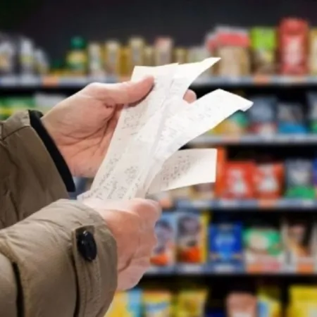 Una familia tipo necesitó $1.110.624 para no ser pobre en mayo, según el INDEC