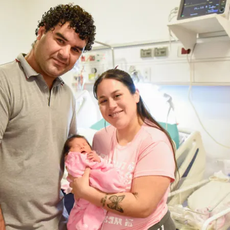 Nuevo hito científico en el Hospital Garrahan: nació una bebé que fue operada dentro del útero materno
