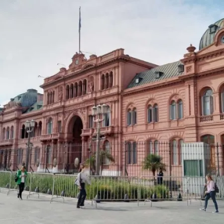 El Gobierno modificó el presupuesto y reasignó fondos para salarios, subsidios y funcionamiento