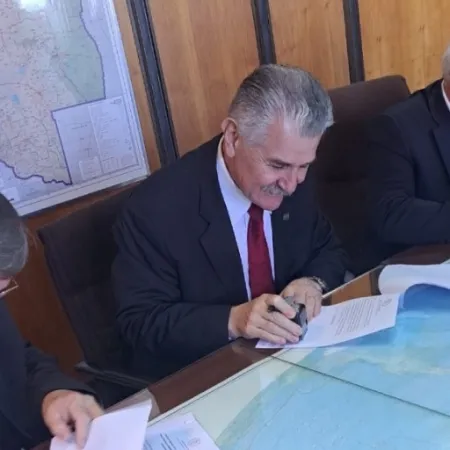Firman convenio para fortalecer la georreferenciación y los servicios satelitales en todo el país