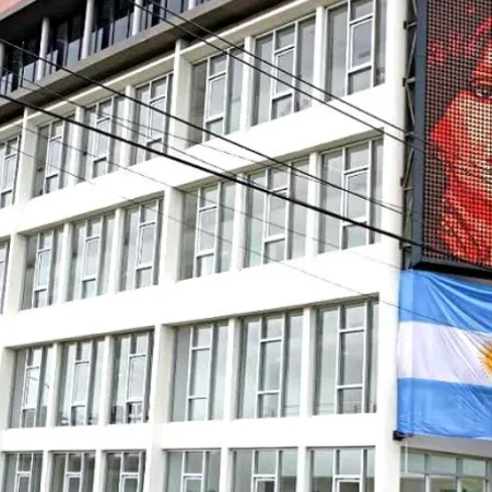 Proponen reemplazar el nombre de Cristina Fernández de Kirchner en un edificio municipal de Avellaneda