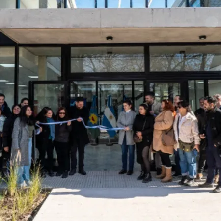 Mariel Fernández inauguró el nuevo Consejo Escolar de Moreno