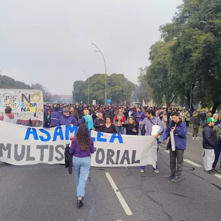 Protesta y ruidazo de trabajadores del INTI contra el decreto que impulsa su cierre