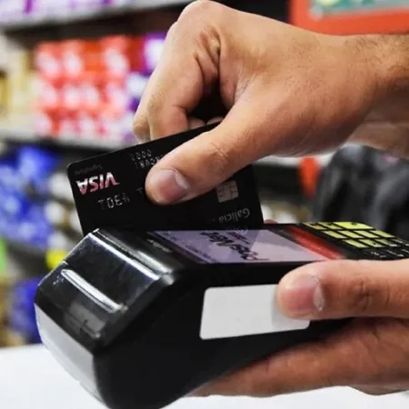 Alerta por aumento del pago con tarjeta de crédito en la compra de alimentos en supermercados