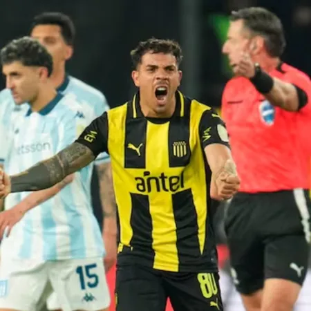 Racing perdió en Montevideo y se jugará todo ante Peñarol en Avellaneda