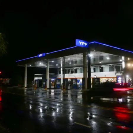YPF amplía su descuento por cargar combustible de madrugada y suma más beneficios digitales