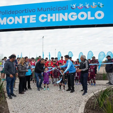 Julián Álvarez y Leandro Decuzzi inauguraron el nuevo Polideportivo Municipal Monte Chingolo