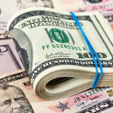 El dólar salta hasta $1.450 y arrastra a la baja a acciones y bonos argentinos