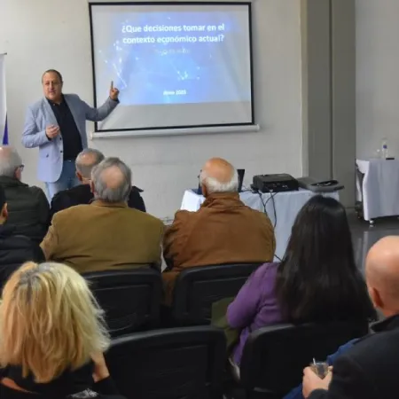 Instituto Progresar llevó adelante en San Martín la conferencia “La economía que viene”