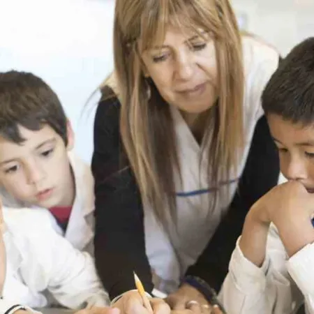 Día del Maestro: una jornada para reconocer a quienes forman generaciones