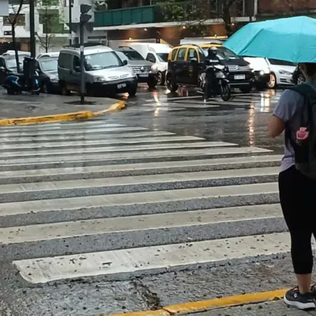 Lluvias intermitentes y descenso de temperatura: cómo sigue el tiempo en el AMBA durante la semana