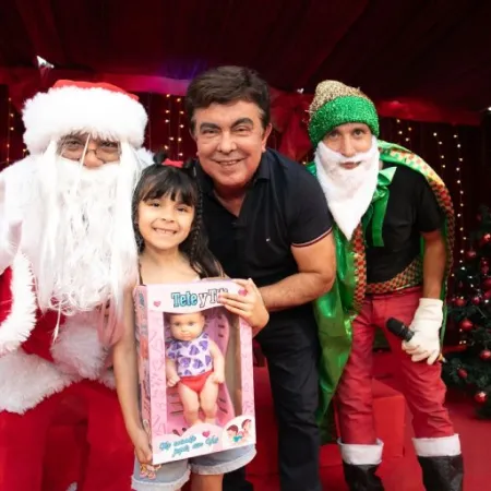 Papá Noel llega a La Matanza repartiendo alegría, sorpresas y miles de regalos