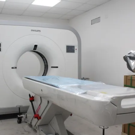 La Provincia de Buenos Aires entregó un tomógrafo en el hospital “Cestino” de Ensenada