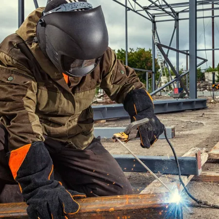 Nuevos cursos de soldadura abren una puerta al empleo industrial