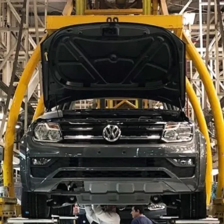 La producción automotriz cayó 30,1% y registró su peor enero en seis años