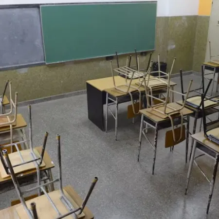 Docentes y estatales profundizan el reclamo salarial mientras continúa la negociación con la Provincia