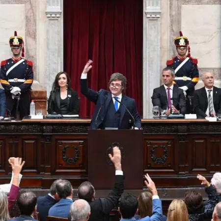 Milei inauguró las sesiones ordinarias con anuncios de reformas y duros cruces con la oposición