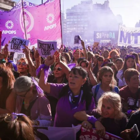 Multitudinarias movilizaciones en todo el país por el 8M