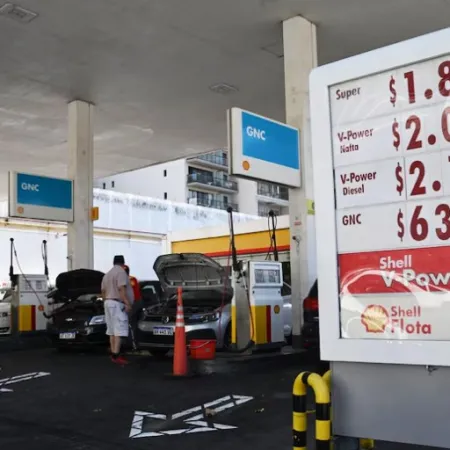 Fuerte incremento de combustibles en marzo: el litro de súper supera los $1.800