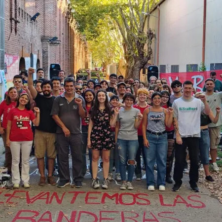 En el marco del Siluetazo Nacional del ¡Ya Basta!, los trabajadores de FATE visitaron la UNLa