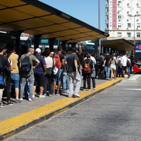 El Gobierno acelera transferencias a empresas de transporte para sostener el servicio en el AMBA