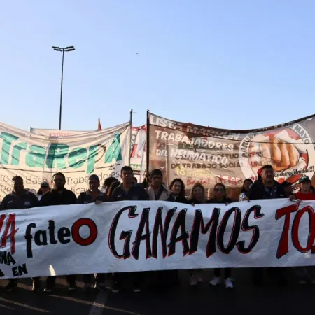 “Queremos volver a poner en marcha la fábrica”: el testimonio de un trabajador de FATE