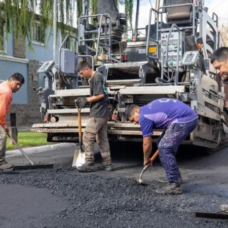 Julián Álvarez supervisó el avance de obras de repavimentación en Remedios de Escalada
