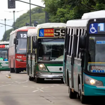 El Gobierno avanza con aumentos en trenes y colectivos del AMBA desde mayo
