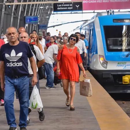 El Gobierno aplicará aumentos escalonados de hasta 90% en los boletos de tren