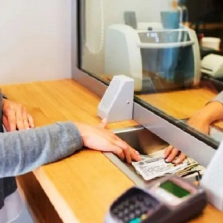 Los bancarios acordaron un nuevo aumento y el salario inicial superará los $2,3 millones
