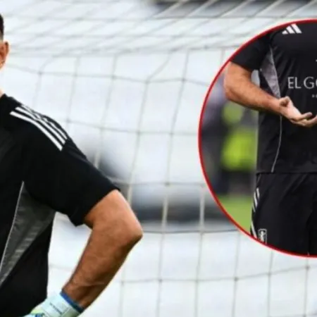 Tras ser campeón en la Europa League, el Dibu Martínez encendió las alarmas en la Selección argentina