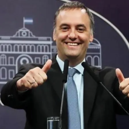 "Ahorramos en negro": la confesión de Adorni sobre USD 500.000 no declarados