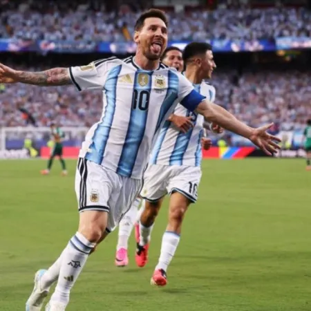 Messi brilló con un triplete y Argentina debutó con una goleada ante Argelia