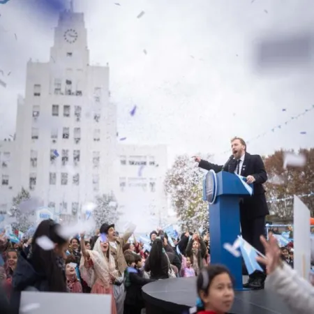 Otermín tomó la Promesa de Lealtad a la Bandera a más de 2.500 estudiantes de Lomas de Zamora