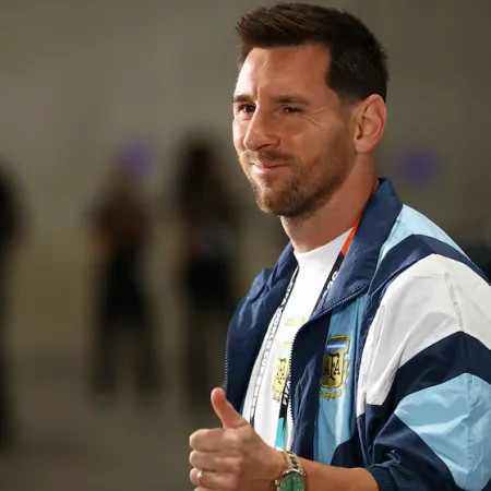 Rosario celebró los 39 años de Messi con un multitudinario homenaje frente al Monumento a la Bandera
