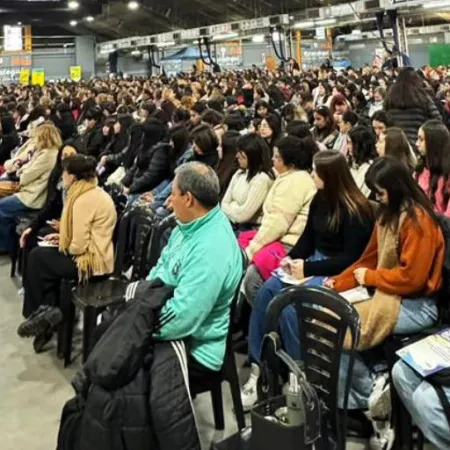 Berazategui reunió a 1300 docentes en un multitudinario congreso educativo