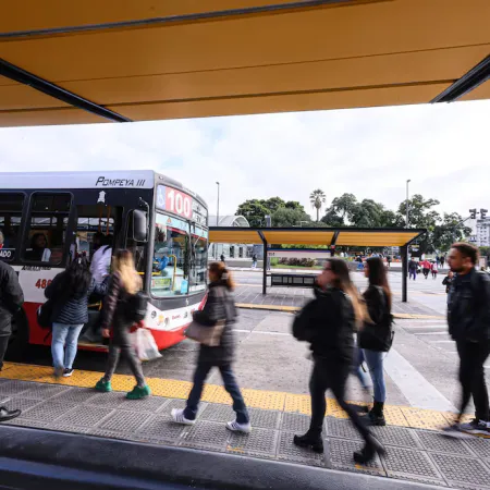 Julio llega con nuevos aumentos en colectivos, trenes y subte en el AMBA