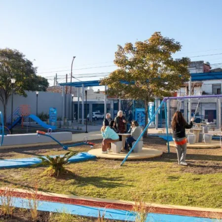 Lanús Gobierno concretó la puesta en valor de la plaza Atlántida de Lanús Oeste