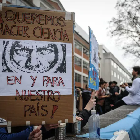 Cientos de investigadores del Conicet podrían quedarse sin ingresos por falta de presupuesto