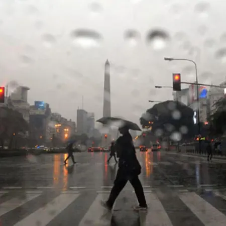 Alerta naranja por tormentas en el AMBA: anticipan lluvias intensas, ráfagas y posible granizo durante el fin de semana