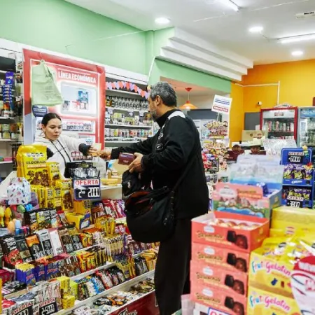 La crisis golpea a los kioscos: más de 41.000 comercios bajaron sus persianas en el país