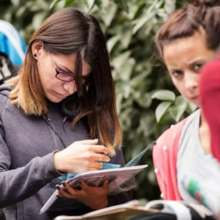 Radiografía de las juventudes argentinas: un estudio sobre expectativas, tecnología y participación