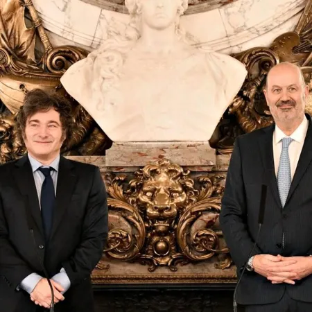 Sturzenegger, en el centro de la interna del Gobierno: versiones sobre su futuro y un fuerte respaldo de la Casa Rosada