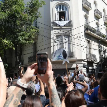 La Justicia embargó el departamento donde cumple prisión domiciliaria Cristina Kirchner