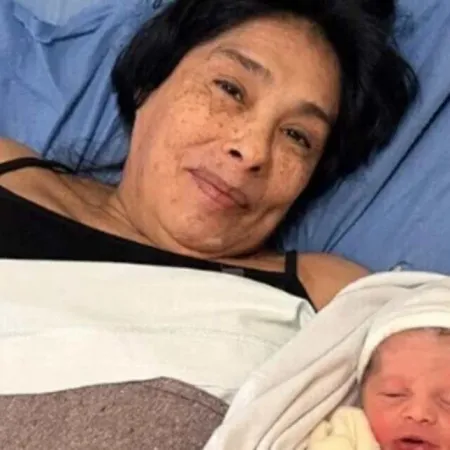 Maternidad a los 62 años: dio a luz a su primer hijo y marcó un caso excepcional en Argentina