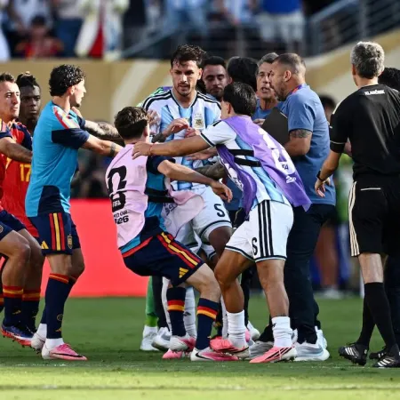 FIFA confirmó las sanciones por los incidentes del Mundial: diez partidos para Paredes